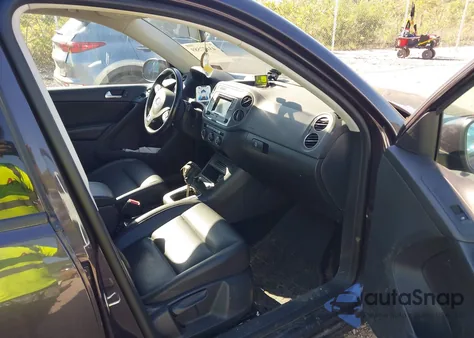 2016 Volkswagen Tiguan S from USA, damaged, VIN WVGAV7AX0GW579181